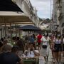 Deixar de usar máscara mais cedo? Governo afasta hipótese
