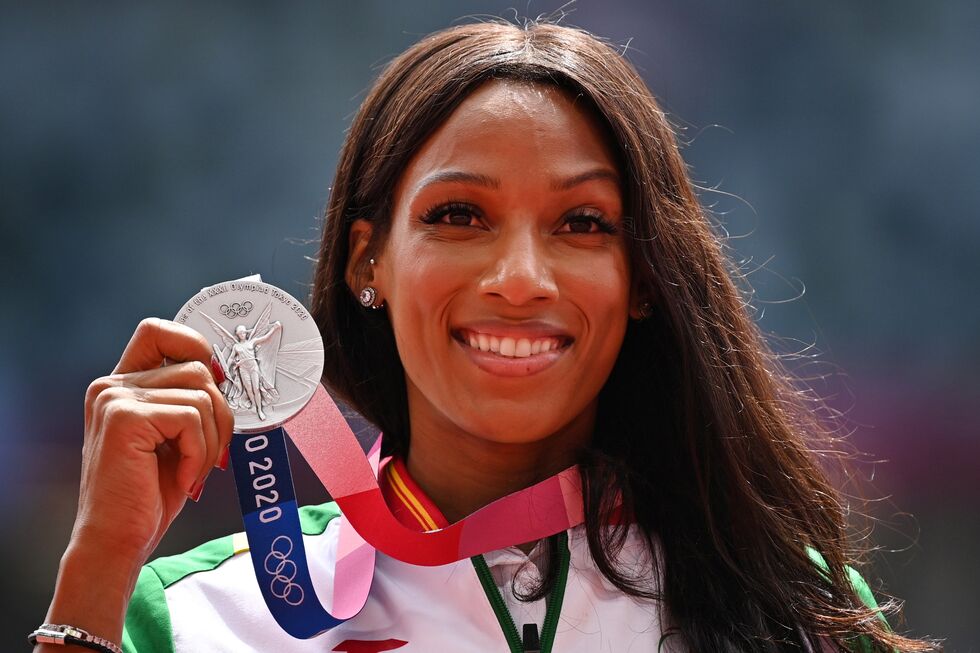 Patrícia Mamona recebe medalha de prata