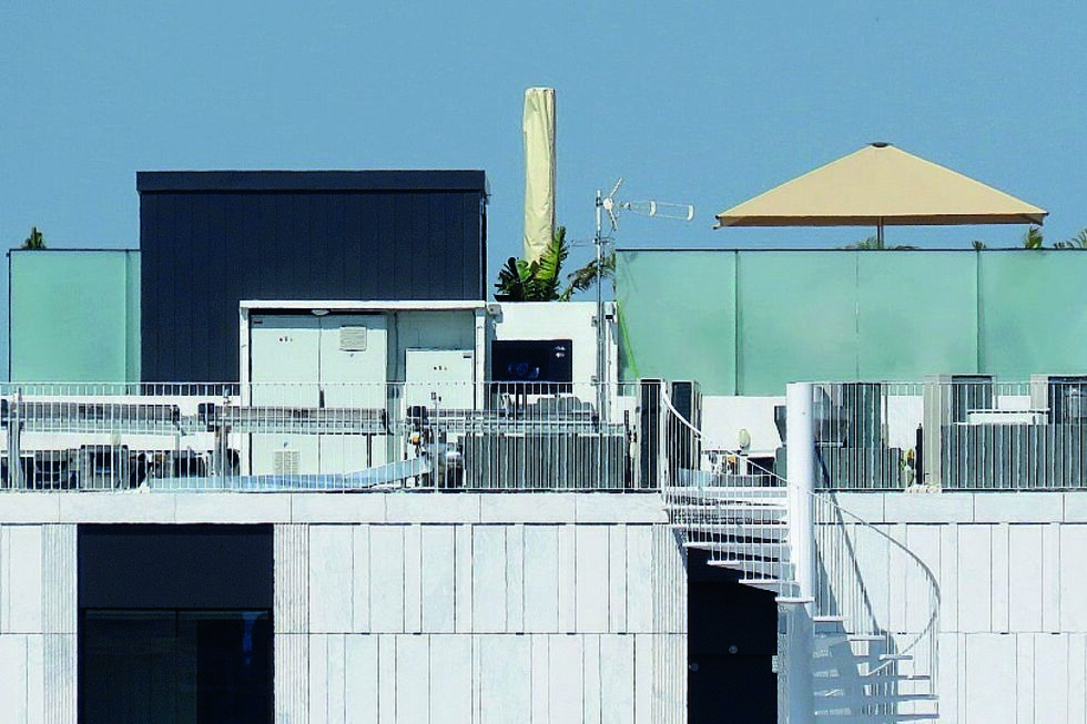 Marquise ultrapassa a altura aprovada para o prédio