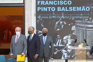Marcelo presente no início de homenagem ao Governo de Balsemão em São Bento
