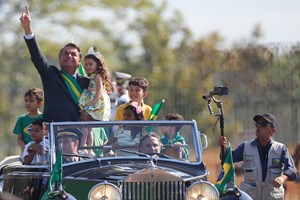 Presidente do Supremo diz que desobediência de Bolsonaro configura crime de responsabilidade