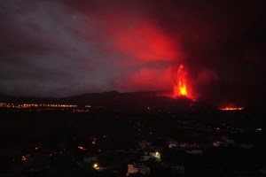 Lava de vulcão nas Canárias já destruiu 350 edifícios
