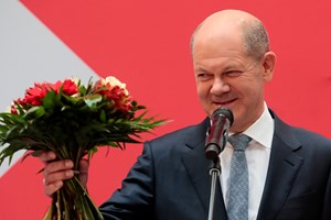 Olaf Scholz ou Armin Laschet: Qual dos discípulos de Merkel vai rir por último?