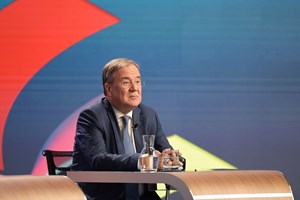 Armin Laschet, um trapalhão resiliente