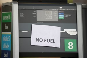 Oferta de combustível no Reino Unido a estabilizar