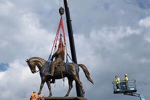 Remoção da estátua do general Lee