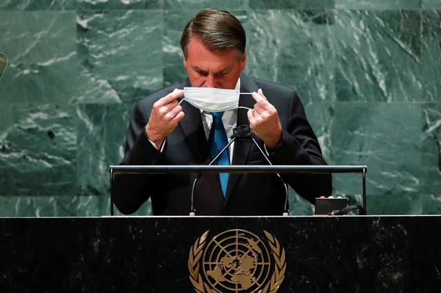 Covid-19: Bolsonaro diz não ter culpa de 'absolutamente nada' na pandemia