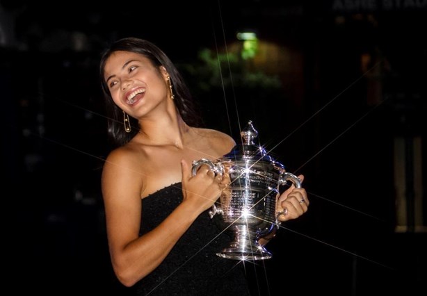 Aos 19 anos, Emma Raducanu é eleita revelação do ano pela WTA, tênis