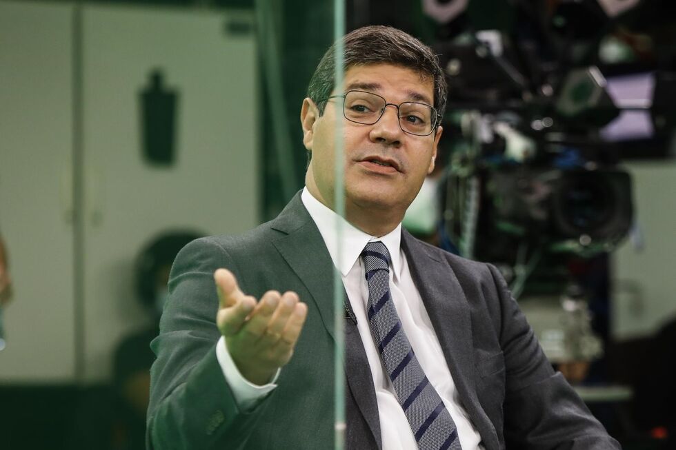 Eurico Brilhante Dias critica comissão dos 50 anos do 25 de Novembro