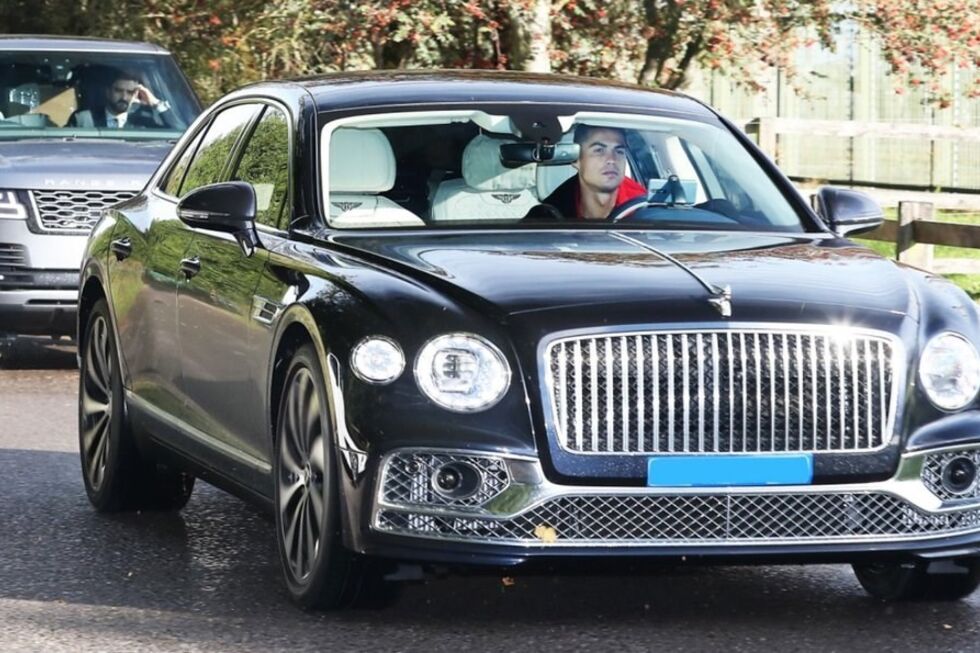 Ronaldo chegou ao treino do Manchester United num Bentley de mais de 290 mil euros