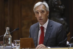 Parlamento aprova audição de ministro da Defesa sobre chefia da Armada
