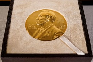Nobel da Economia atribuído a David Card, Joshua Angrist e Guido Imbens