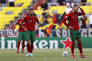 Rúben Dias, Bruno Fernandes e Cristiano Ronaldo candidatos à Bola de Ouro