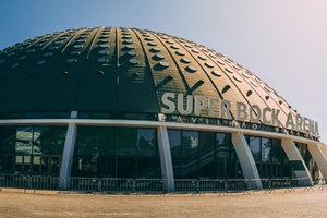 A Lua tem mais encanto no topo da Super Bock Arena