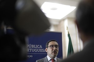 Governo anuncia descida de 2 cêntimos no ISP da gasolina e um cêntimo no gasóleo
