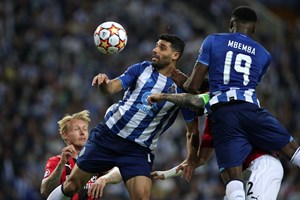 FC Porto bate AC Milan e estreia-se a vencer na Liga dos Campeões