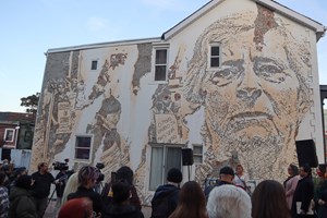 Mural de Vhils homenageia movimento sindical feminino português no Canadá