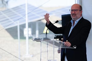 Matos Fernandes: Táxis e autocarros recebem 190 euros e 1.050 euros devido à subida dos combustíveis