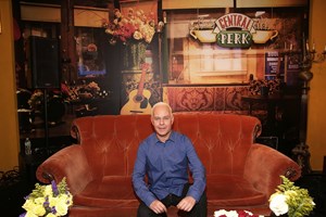 Morreu James Michael Tyler, Gunther da série 'Friends'