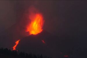Vulcão de La Palma continua em erupção com novas torrentes de lava - sábado