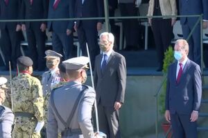 Ministro da Defesa vaiado por centenas de ex-paraquedistas