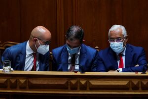 Duarte Cordeiro sobe a ministro e Defesa terá uma mulher