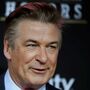 Alec Baldwin diz ter 'o coração destroçado' após matar acidentalmente colega
