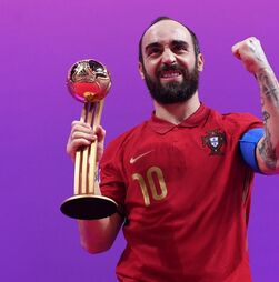 Ricardinho termina carreira no futsal aos 39 anos