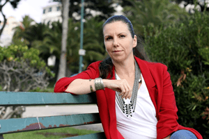 Paula Cristina Roque: “Em Angola, governa-se  nas sombras”