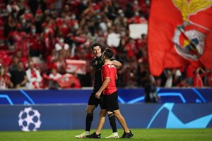 Gira o disco e toca o mesmo can-can em Munique