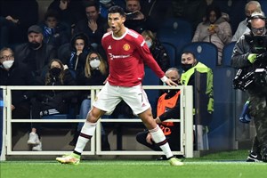 As caretas de Jesus e a “guerra” no Benfica; o novo Milan (com o velho Ibra); e o deus Ronaldo passeando pela tarde de Manchester