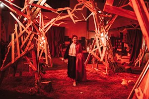 Uma experiência teatral imersiva num edifício abandonado em Lisboa