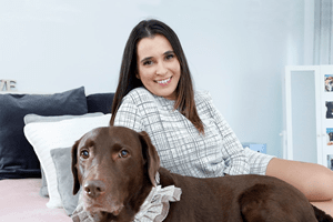 Na cama com o cão e com o gato