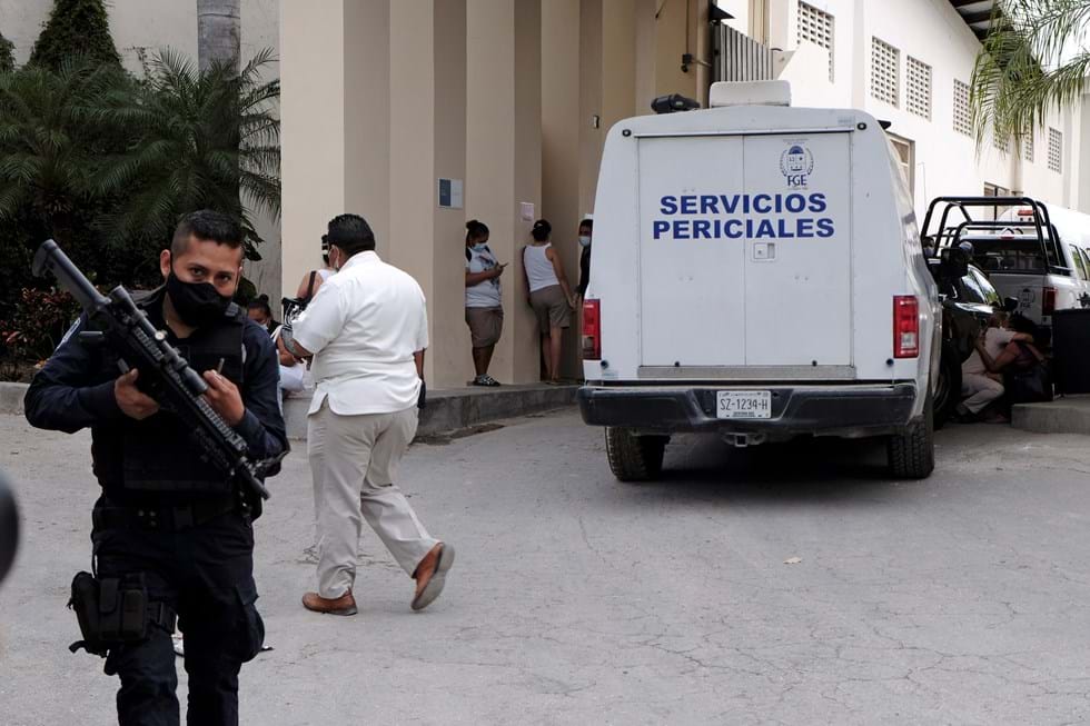 Grupos armados han matado a dos personas y herido a turistas frente a las costas de México