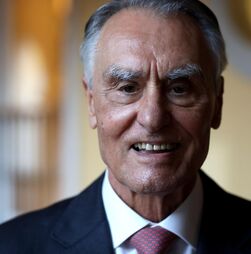 Cavaco alerta que cargo de Presidente exige 'qualificações específicas'