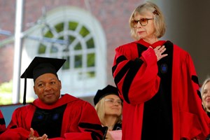 Morreu a escritora norte-americana Joan Didion aos 87 anos