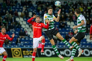 Santa Clara impõe primeira derrota da temporada ao campeão Sporting