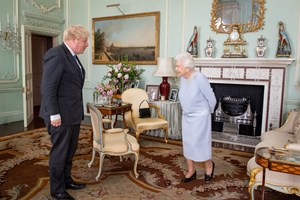 Downing Street pede desculpa à rainha por festas em véspera do funeral de Filipe