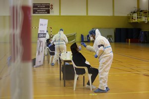 Sindicato denuncia que há escolas onde contratados ficam fora da testagem