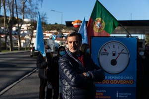 Cotrim de Figueiredo defende redução de impostos sobre os combustíveis