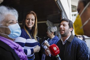 CDS distribuiu 'cheques-ensino' em Leiria e quer dar liberdade de escolha às famílias