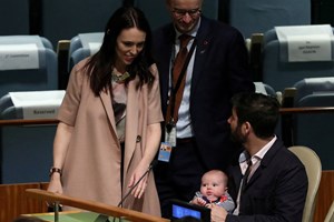 Ómicron leva primeira-ministra Jacinda Ardern a cancelar o casamento