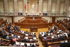 Parlamento. Perder o lugar e mudar de vida