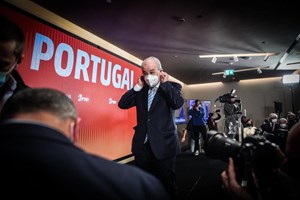 Uma noite na sede do PSD, de uma derrota digna do PS à possível demissão de Rio 