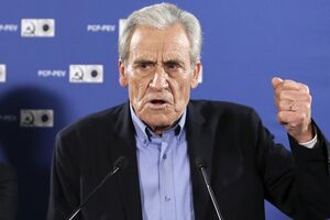 Jerónimo de Sousa assume derrota com dedo apontado (e olho piscado) ao PS