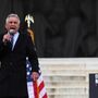 Robert F. Kennedy Jr. pede desculpa após usar Anne Frank em discurso anti-vacinas