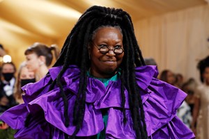 Whoopi Goldberg suspensa por ter dito que Holocausto 'não é sobre a raça'