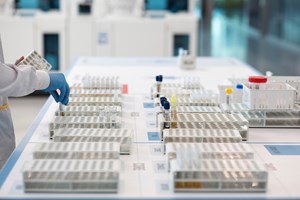 As histórias dos maiores laboratórios, que ganharam 20 milhões com a Covid 
