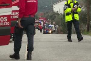 Homem barricado com explosivos em Nelas sob custódia policial