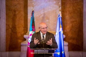 Augusto Santos Silva não rejeita candidatura à Presidência